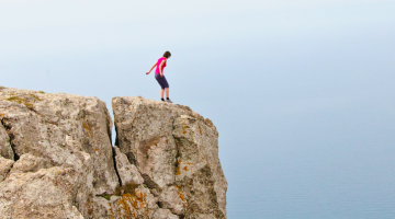 Courageous Girl Falls Off Cliff And Continues Taking Selfies