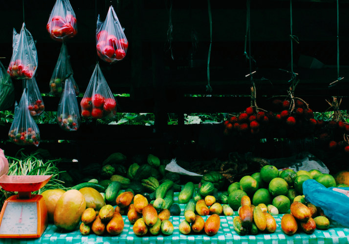 Never Trust A Couple Who Grocery Shops Together